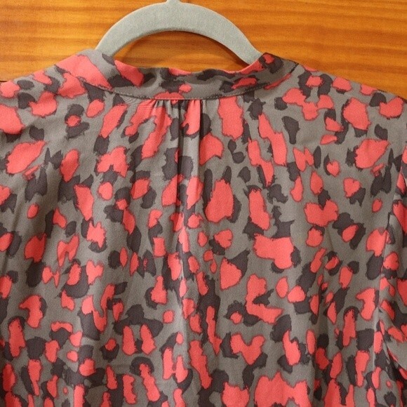 Classiques Entier Coral Print Animal  Print Button Up Ruffle Blouse LG Silk - Picture 9 of 12